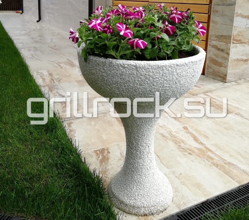 Цветочный вазон «Ригель» бетонный уличный с каменной крошкой